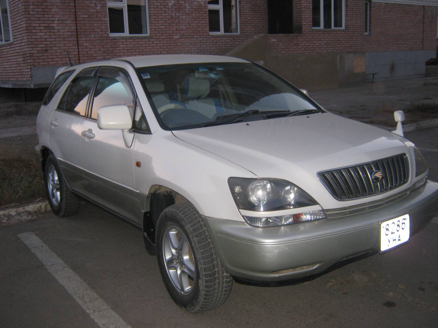 2000 оны Toyota Harrier зарна